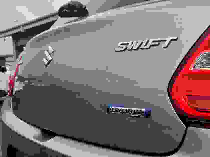 Suzuki SWIFT Photo at-029b9784878041db9213b93696e04119.jpg