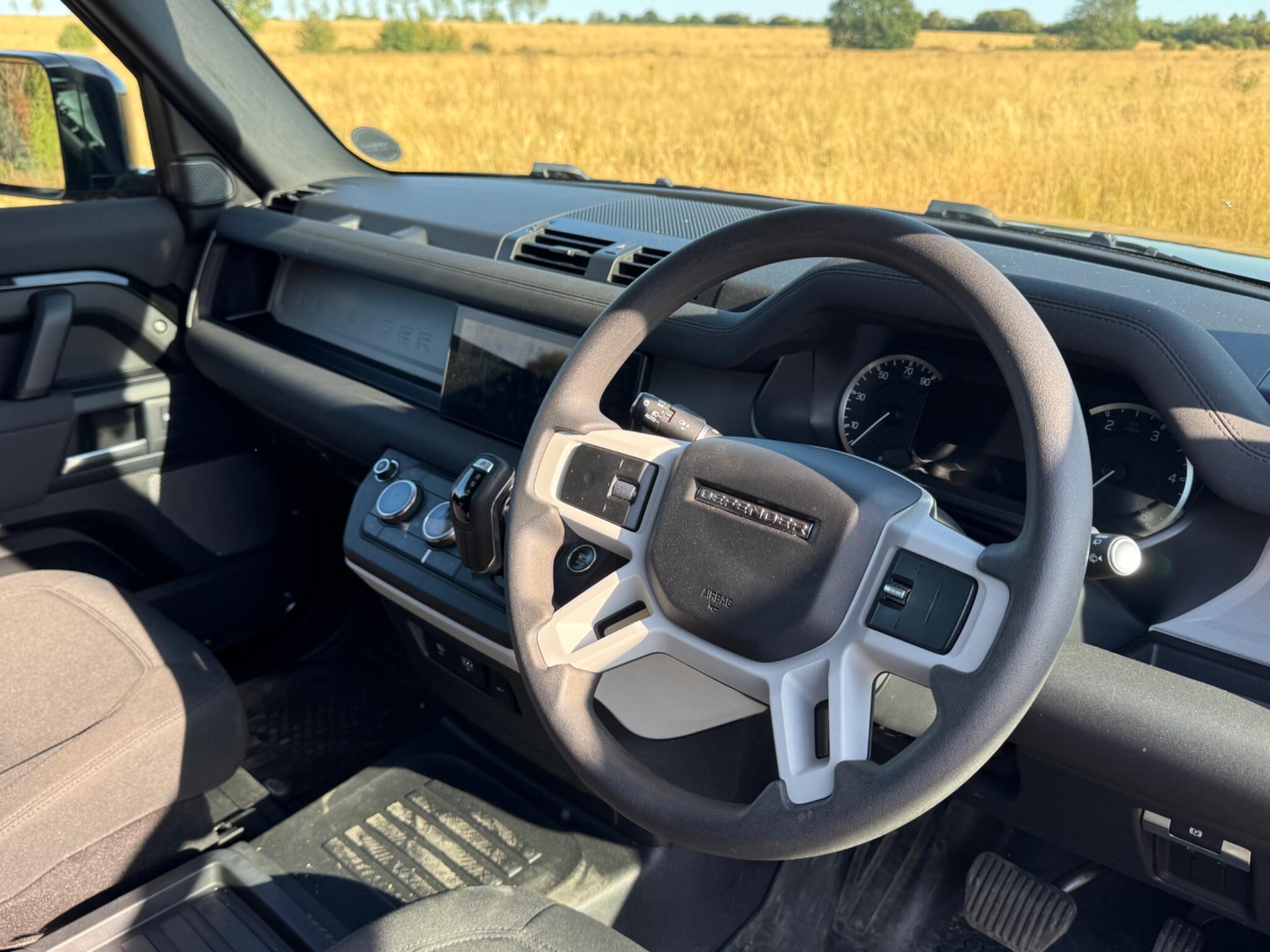 Land Rover Defender 90 3.0 D250 MHEV Hard Top SUV Auto 4WD SWB Euro 6 (s/s) 3dr — photo 2