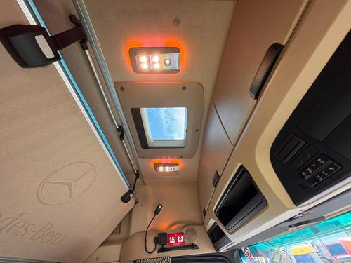 Mercedes-Benz Actros L Photo at-031b1d3e54e84763ac7ca1becccdc25e.jpg