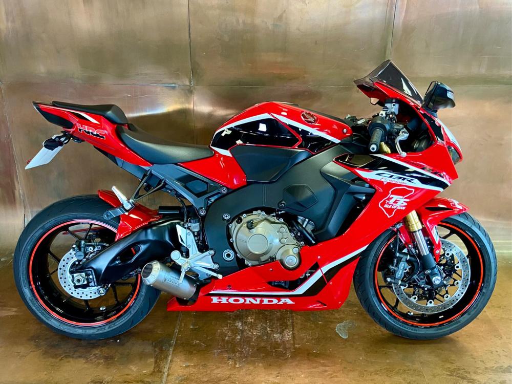 Honda CBR1000RR Fireblade Photo at-031c1de55a2445c6a51c9f33b794a083.jpg