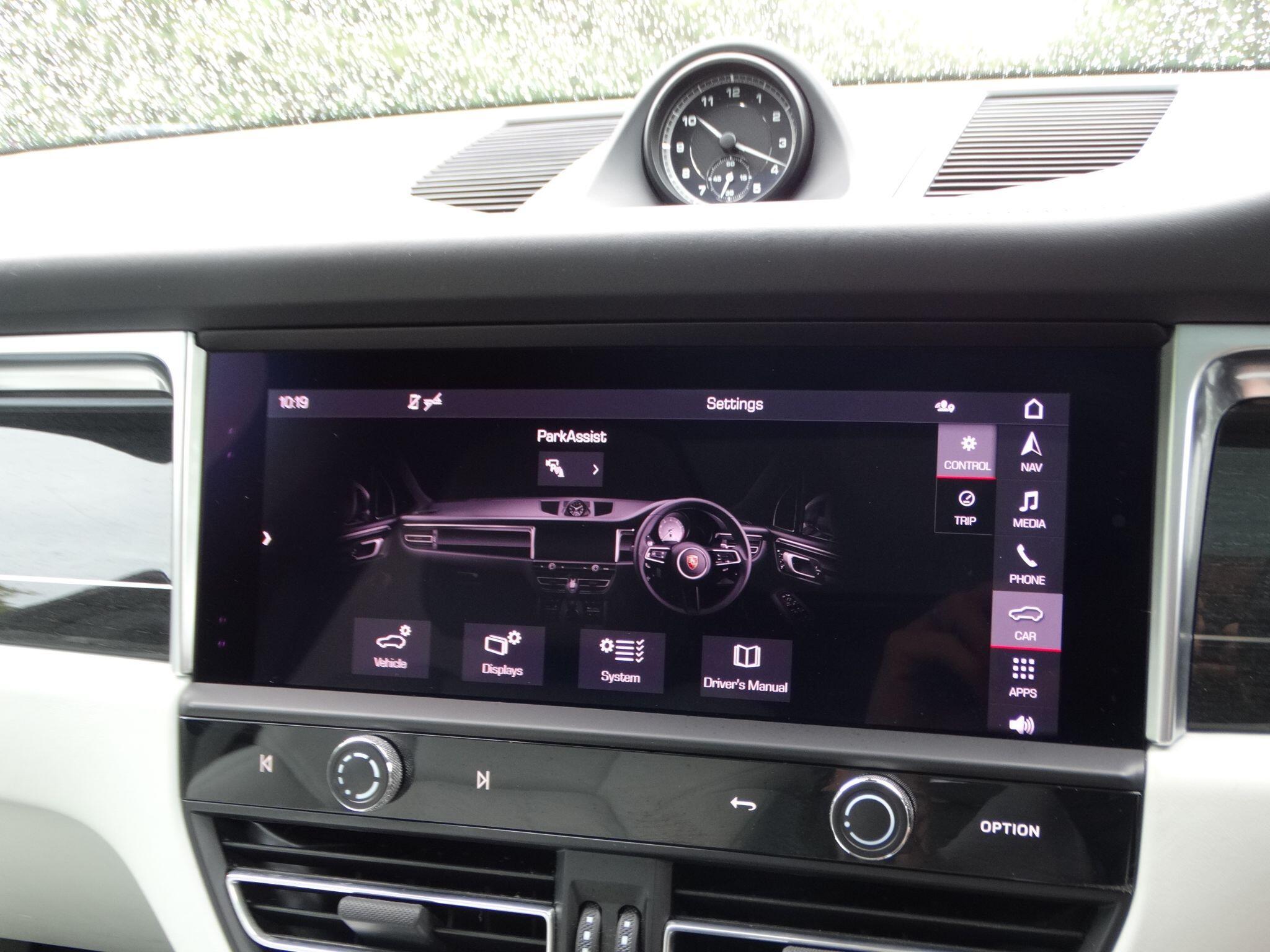 Porsche Macan 2.0T PDK 4WD Euro 6 (s/s) 5dr — photo 29