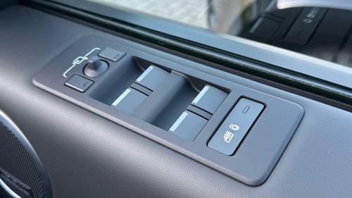 Land Rover Discovery Photo at-036554f4777e4b289a4f54dd8fed055e.jpg