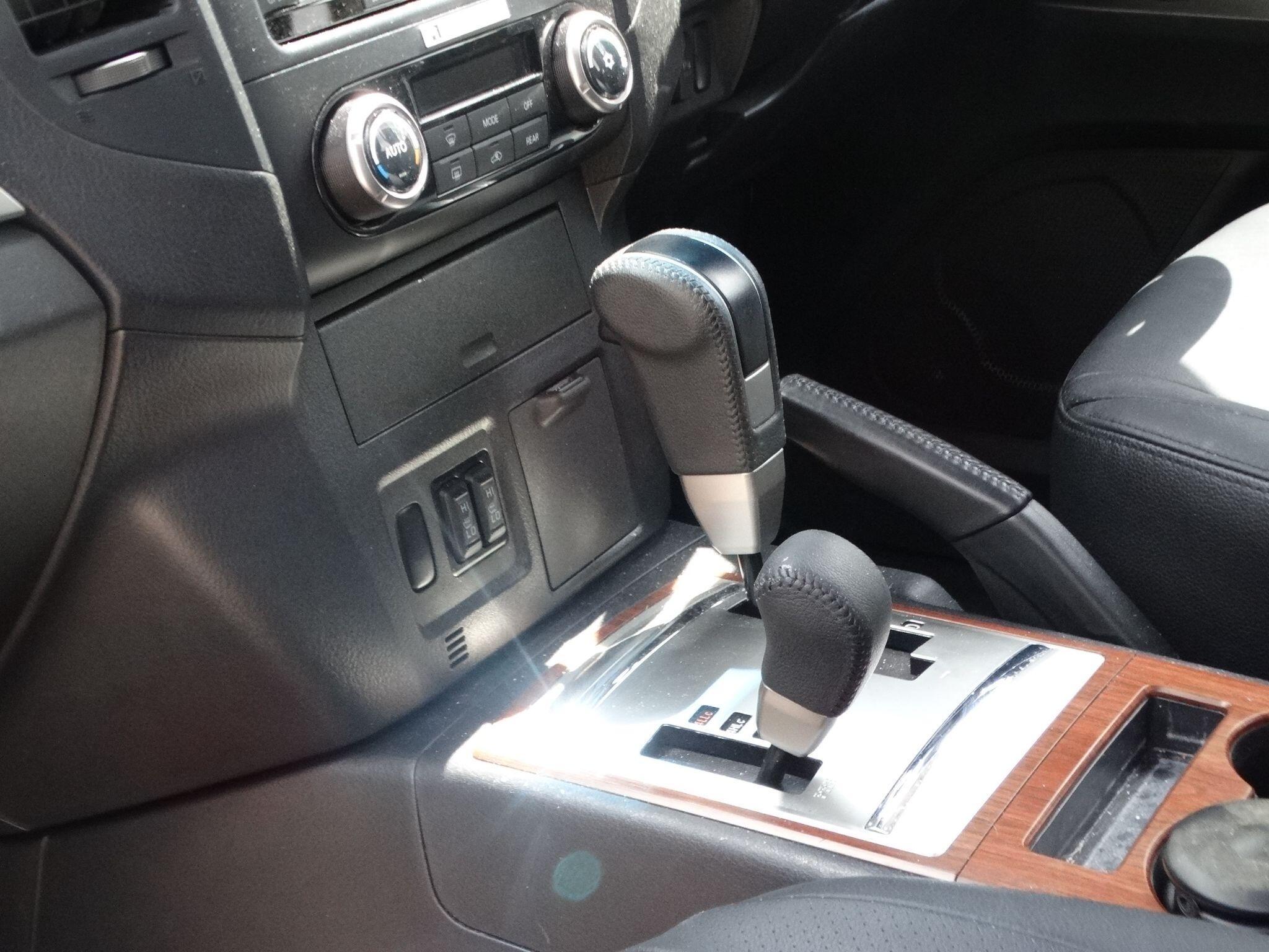 Mitsubishi Shogun 3.2 DI-DC SG3 Auto 4WD Euro 5 5dr LWB — photo 17