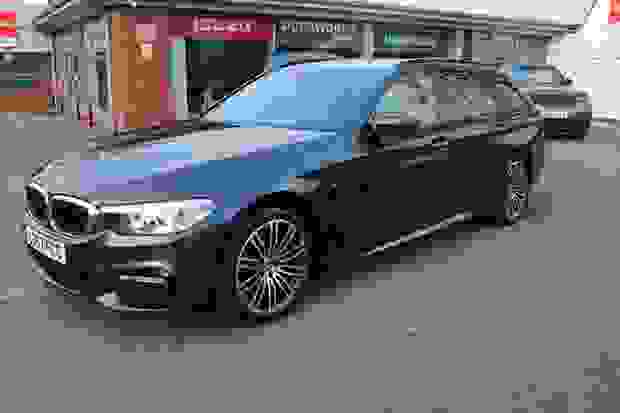 BMW 5 Series Photo at-0396785ef0e044f5aa35998f629af44f.jpg