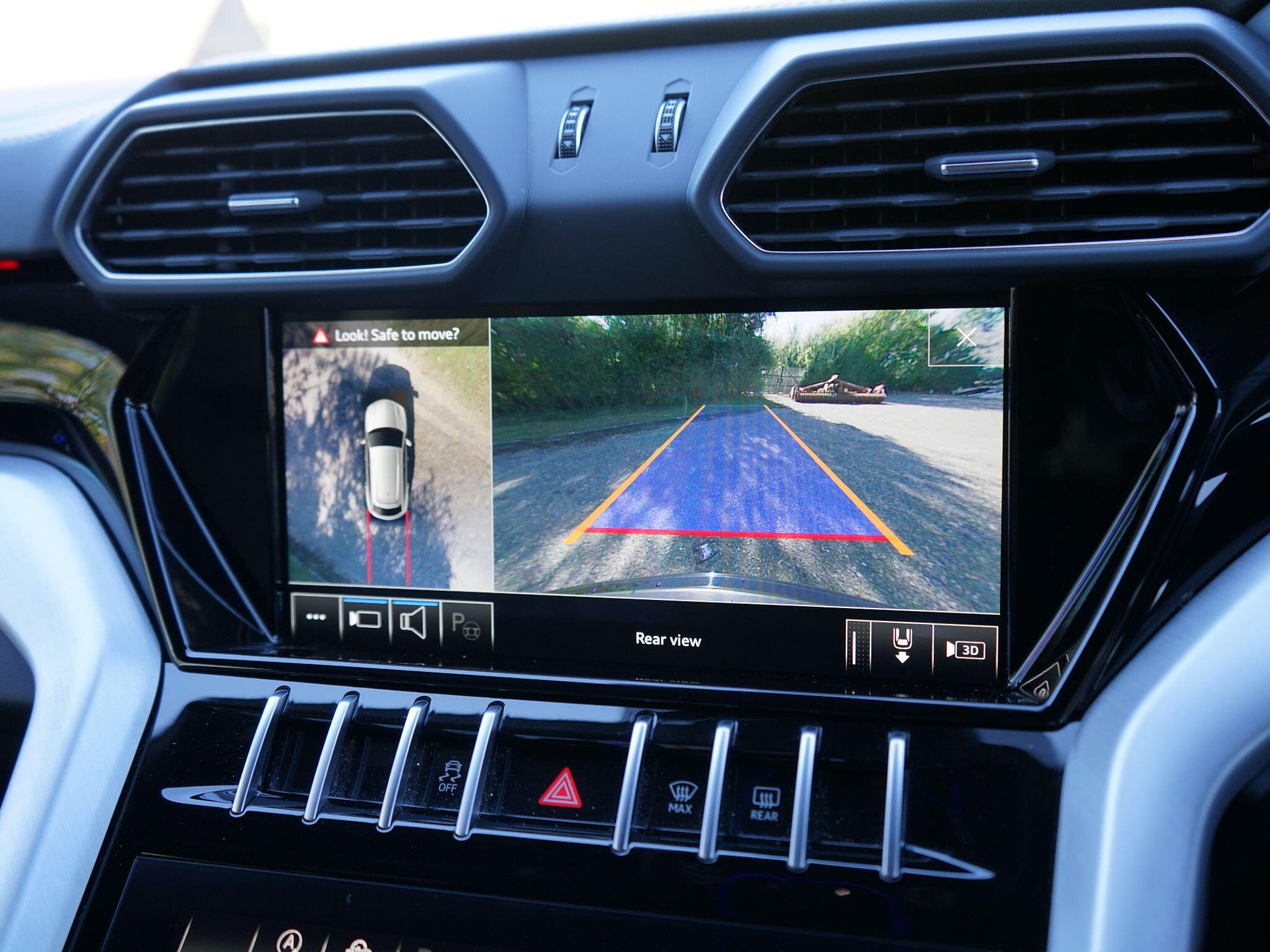 Lamborghini Urus 4.0 V8 BiTurbo SUV 5dr Petrol Auto 4WD Euro 6 (650 ps) — photo 32