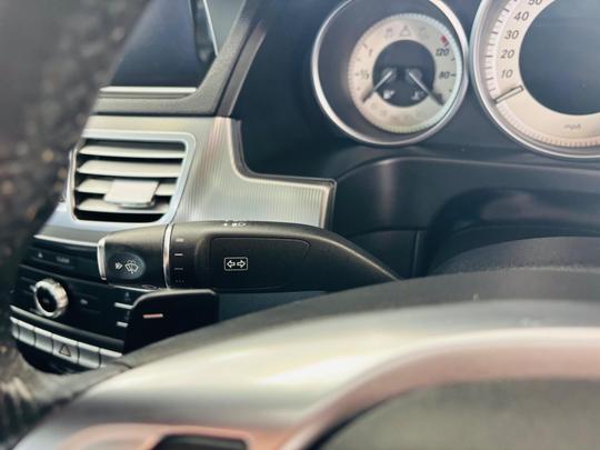 Mercedes-Benz E Class Photo at-041712ee0e884e58ab811c8aa1841a13.jpg