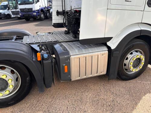 Mercedes-Benz Actros L Photo at-04a204d75c5c4c2d8c237d41d1b2ffa8.jpg