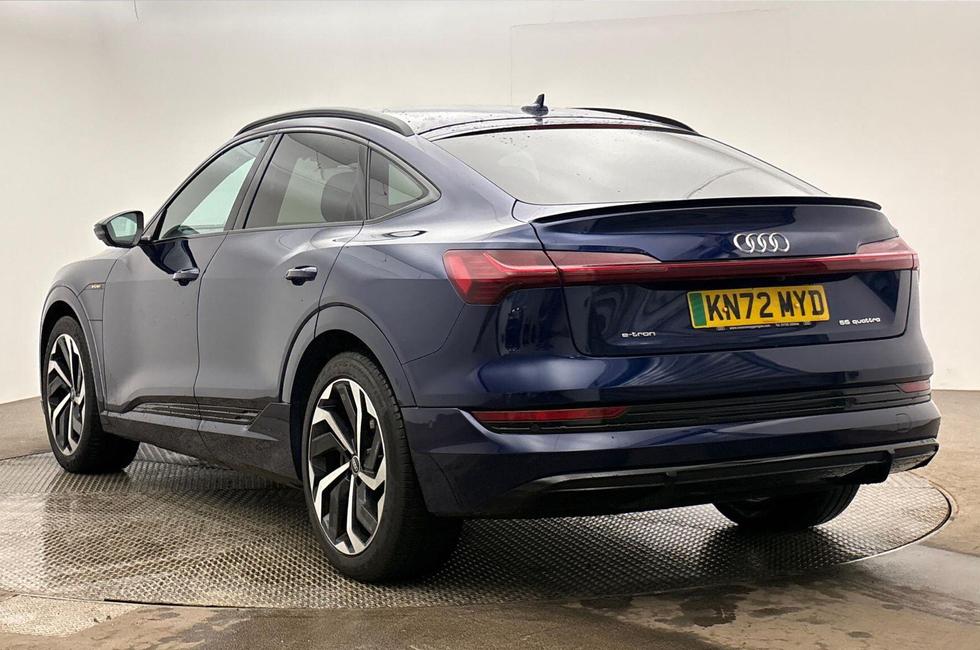Audi e-tron Photo at-04c36fc0bd8f476cbe5411da48d08fa3.jpg