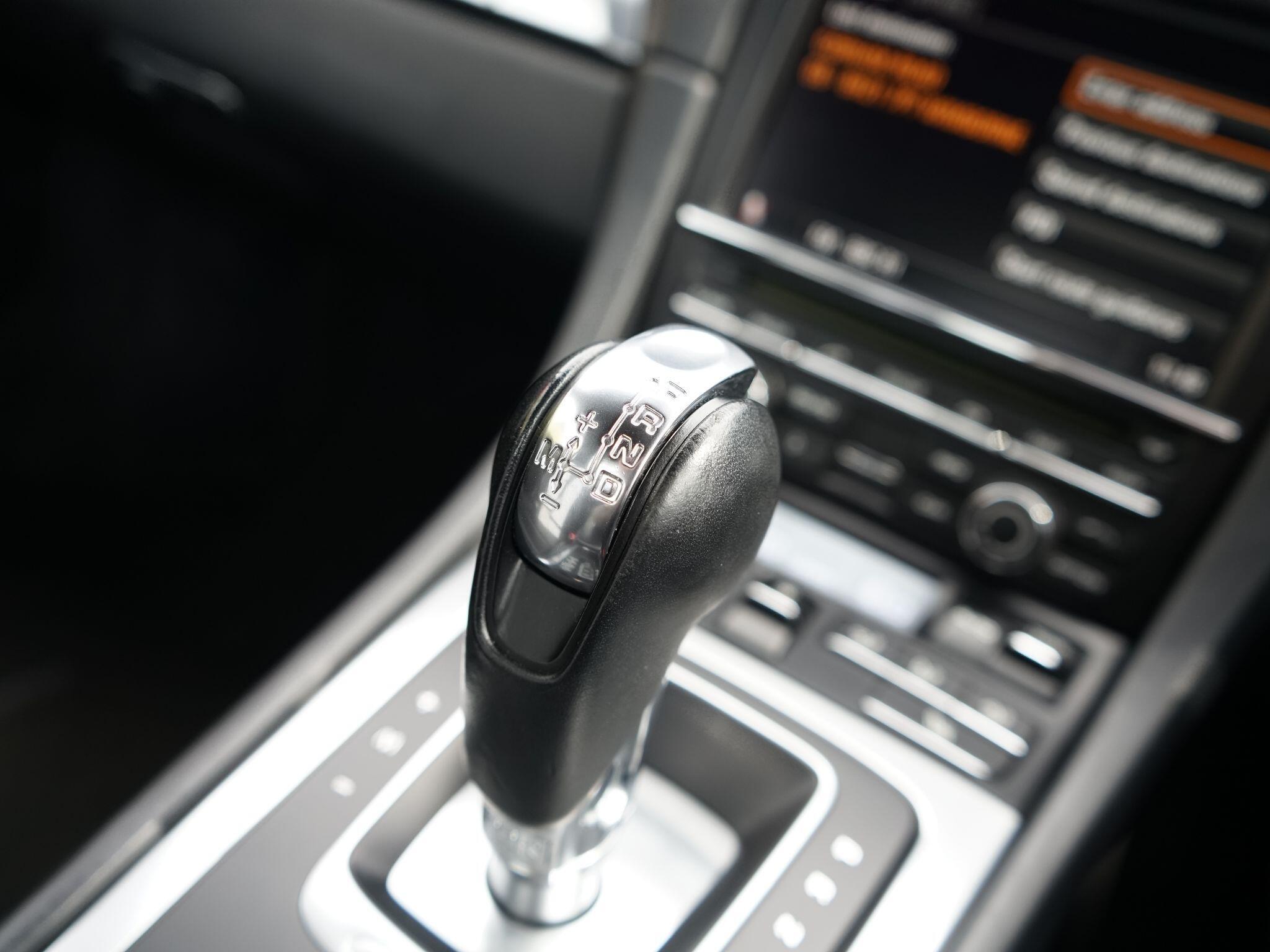 Porsche 911 3.8 991 Carrera S PDK Euro 5 (s/s) 2dr — photo 32