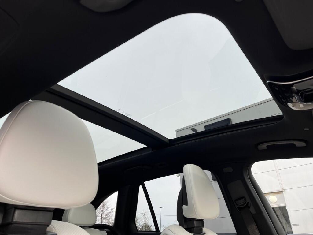 Mercedes-Benz GLC Photo at-04dd433c16f545f5a134a781e6626417.jpg