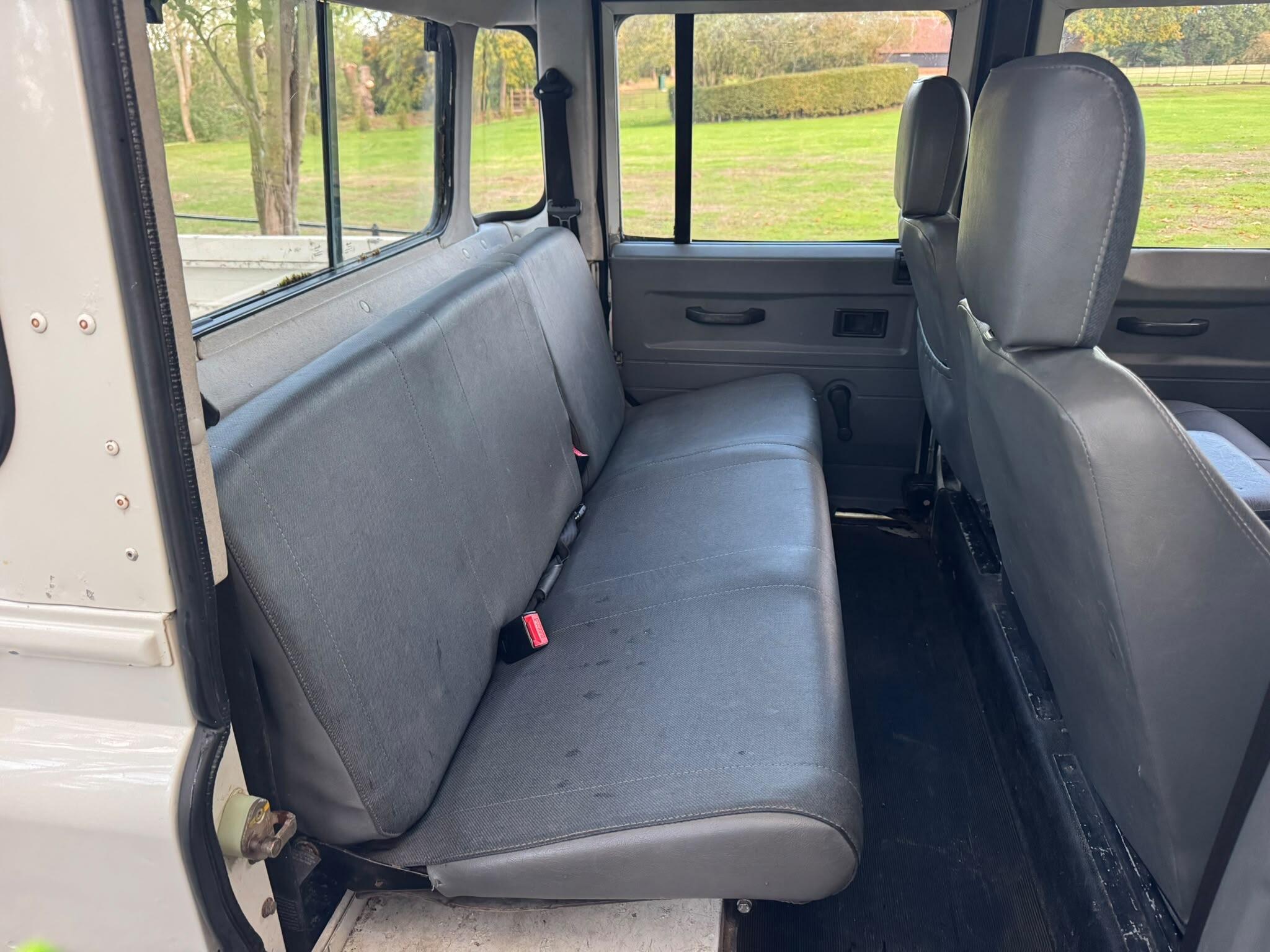 Land Rover Defender 130 2.5 TD5 4dr (High capacity) — photo 13