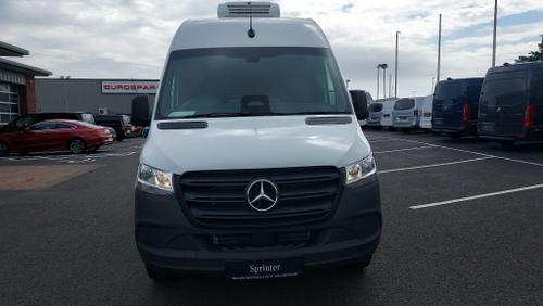 Mercedes-Benz Sprinter Photo at-0512042765e54b809545f1ffe4663199.jpg