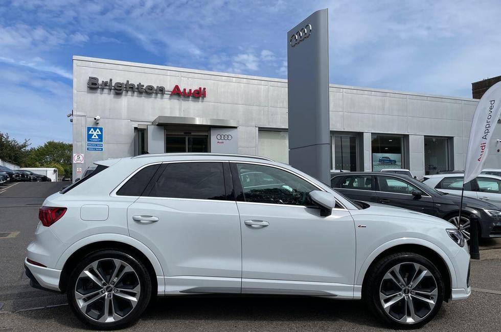Audi Q3 Photo at-0523f5aba74c4a12a501cf6e7e6715cb.jpg
