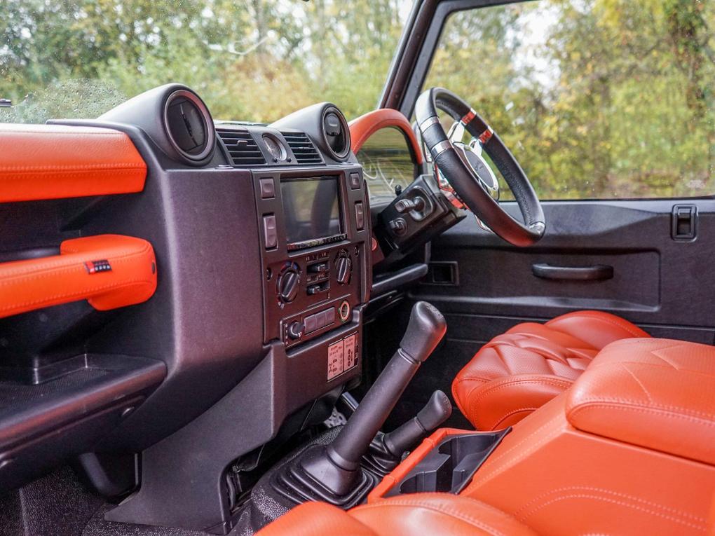 Used Land Rover Defender 110 BXI3945 24