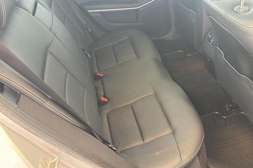 Mercedes-Benz E-CLASS Photo at-056c75ed5b3f43cfb4479924e7facf22.jpg