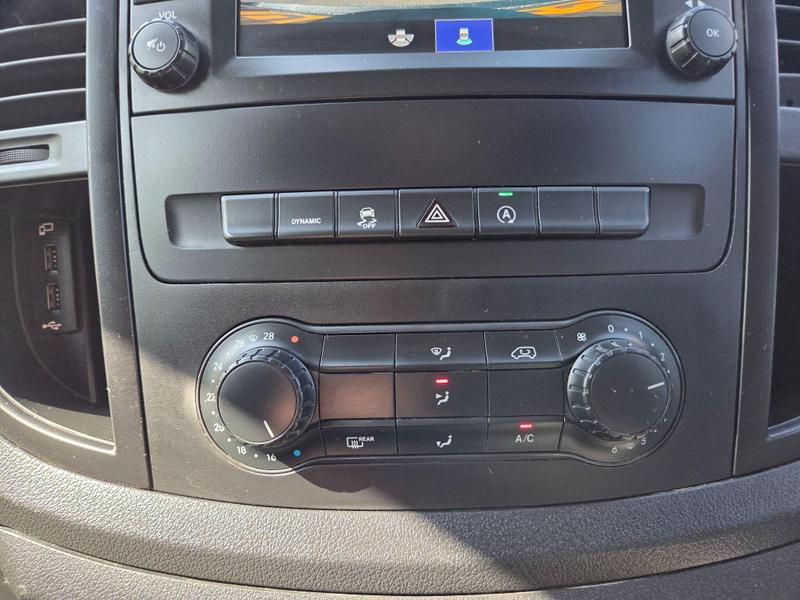 Mercedes-Benz Vito Photo at-05af8d63070843878200d4361651055e.jpg
