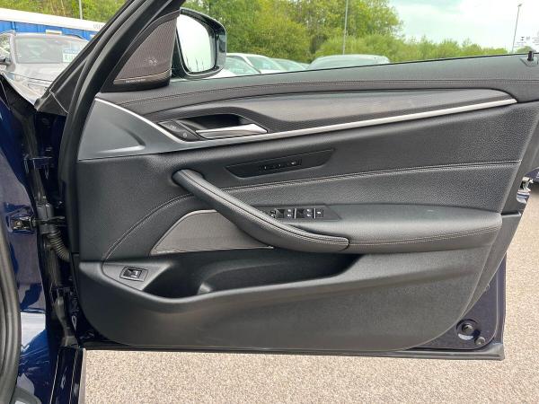 BMW 5 Series Photo at-05e55a25373645a9a915df327f14f52d.jpg