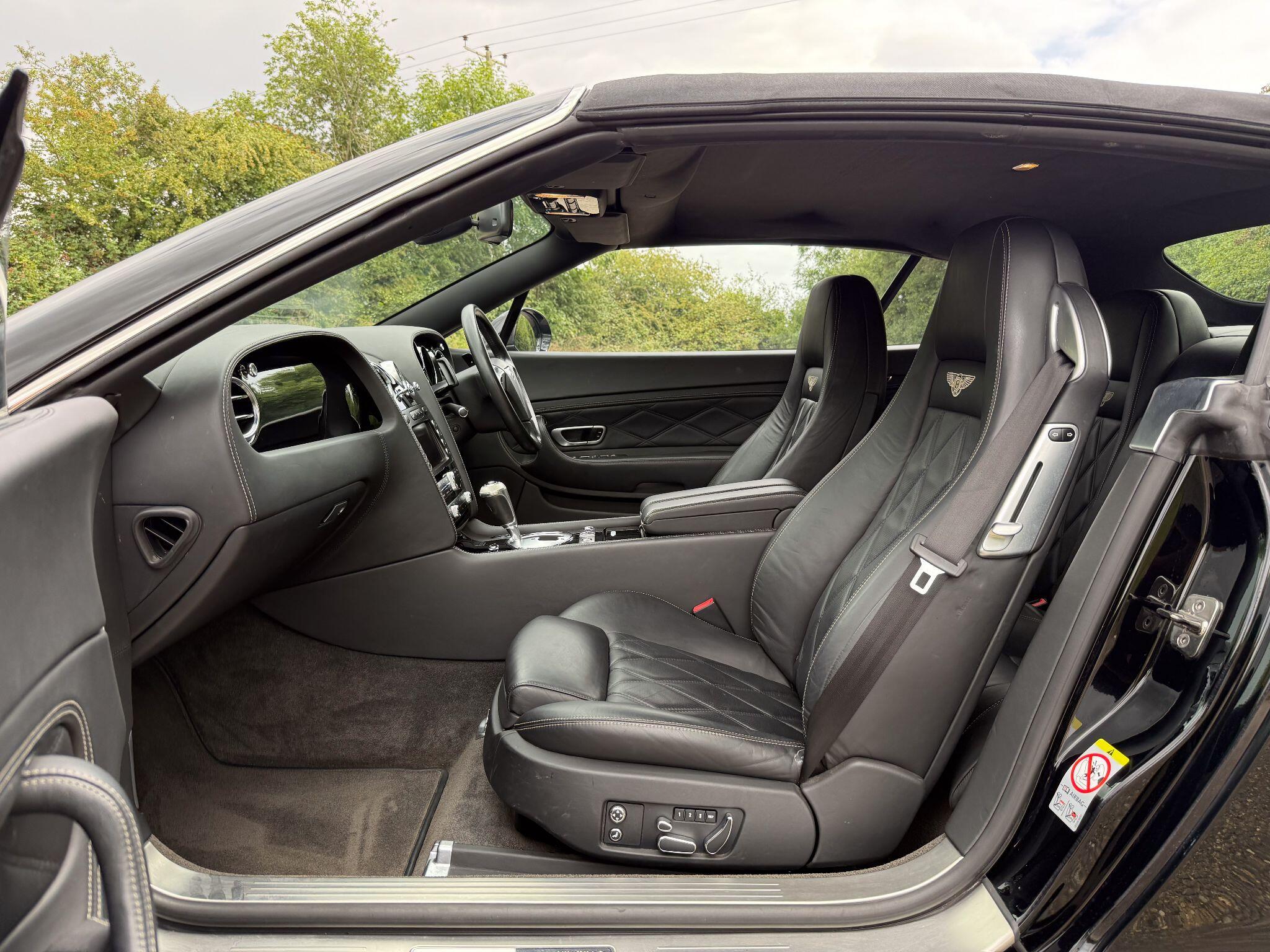Bentley Continental 6.0 W12 GTC Speed Convertible 2dr Petrol Auto 4WD Euro 4 (610 ps) — photo 3