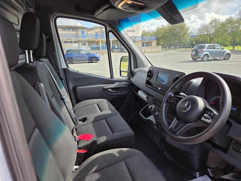 Mercedes-Benz Sprinter Photo at-0642c1de623b4b93972c26722a4e5255.jpg
