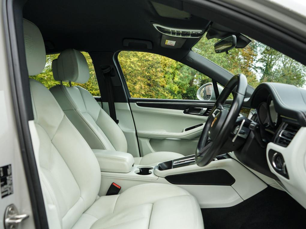 Used Porsche Macan LX72PFK 21