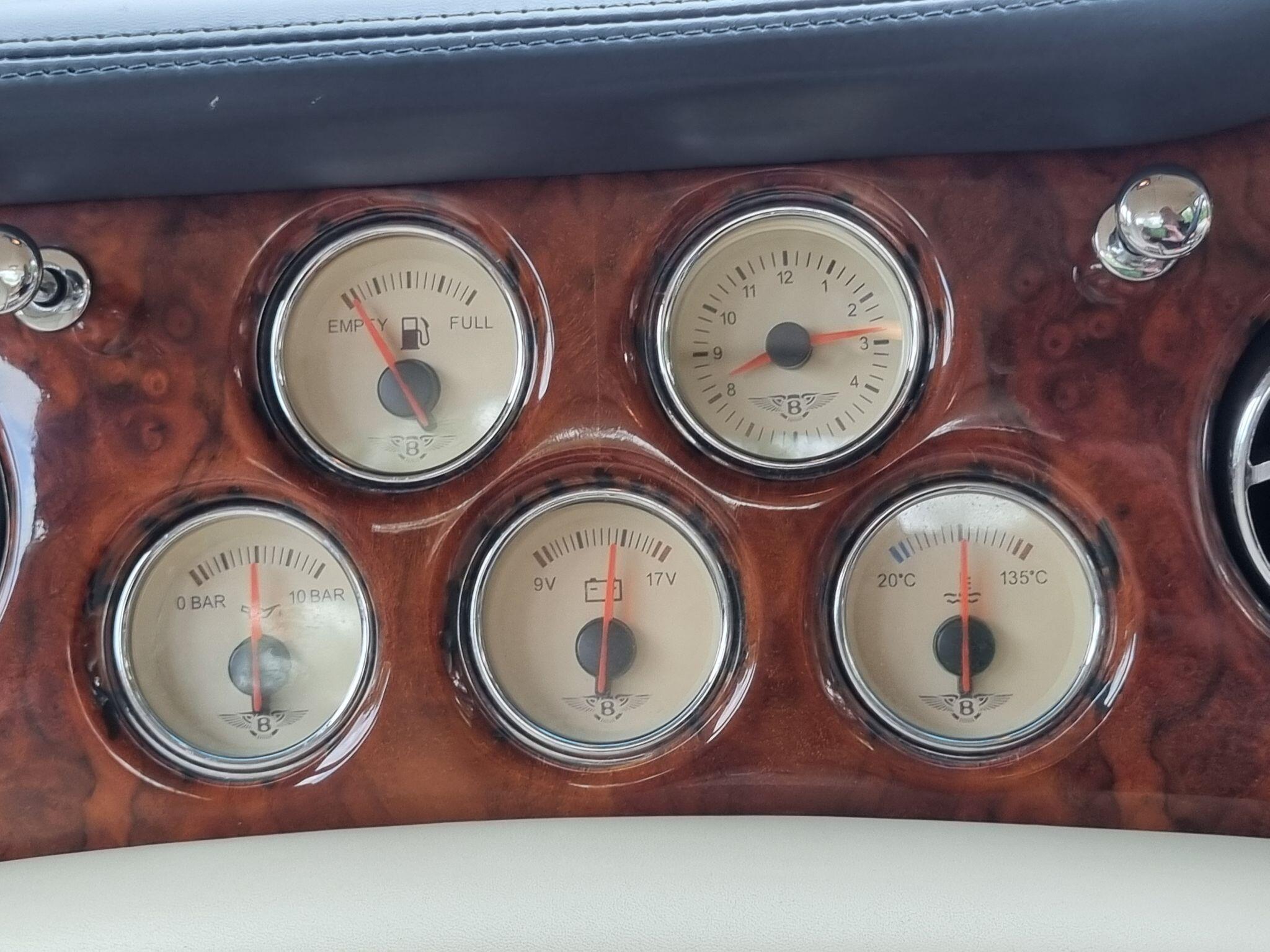 Bentley Arnage 6.8 R Saloon 4dr Petrol Automatic (495 g/km, 400 bhp) — photo 16