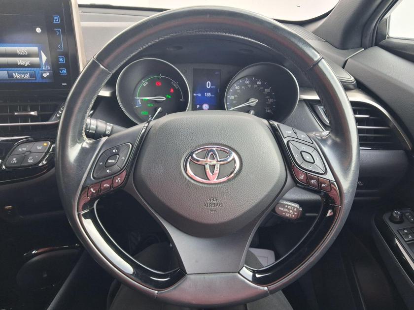 Toyota C-HR Photo at-06e5b8e67d7543949e92a7fc6cb6bf72.jpg