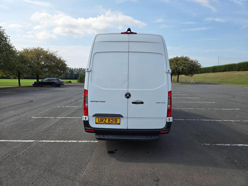 Mercedes-Benz Sprinter Photo at-06e60f1f3ac349f9af7924e38cbe4ef1.jpg