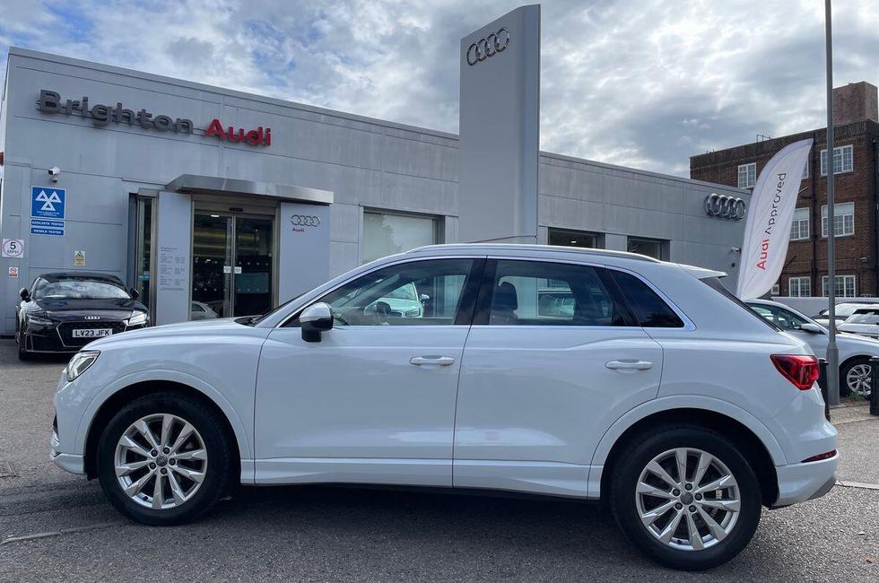 Audi Q3 Photo at-06fac86889f84874a54e9d9b6c6fa971.jpg