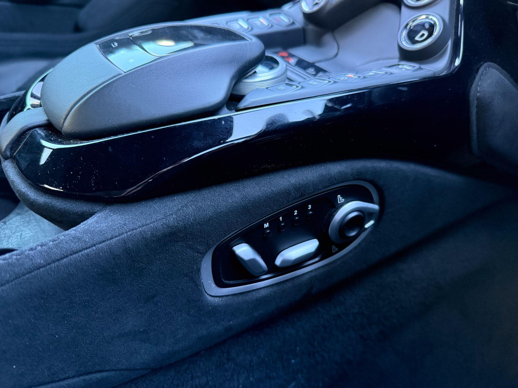 Aston Martin Vantage 4.0 V8 Auto Euro 6 2dr — photo 27
