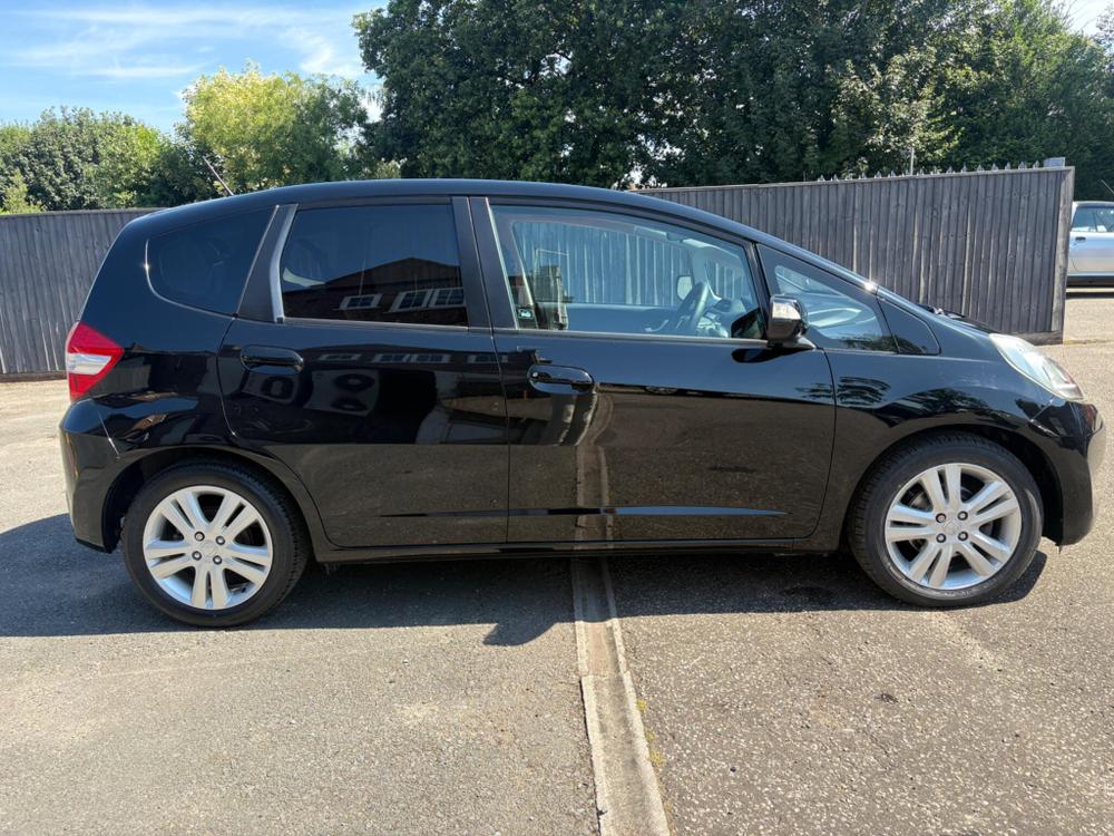 Honda Jazz Photo at-076d1e662ae446deb2ef3bc9795c4603.jpg