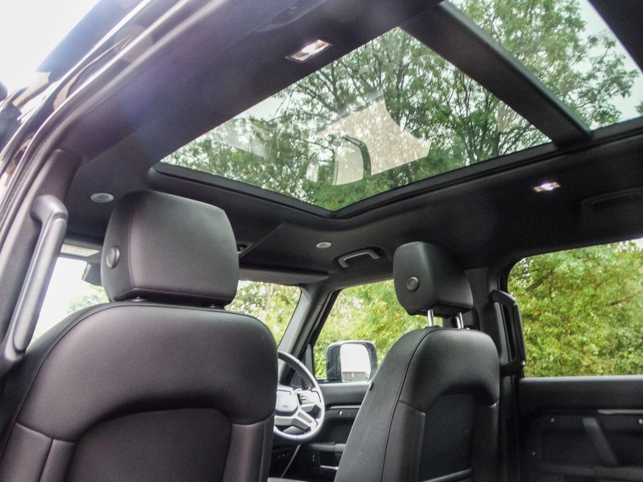 Land Rover Defender 110 3.0 D350 MHEV X-Dynamic SE Auto 4WD Euro 6 (s/s) 5dr — photo 15