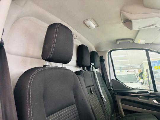Ford Transit Custom Photo at-078d5759753d4b7cbbe71f443b9b022d.jpg