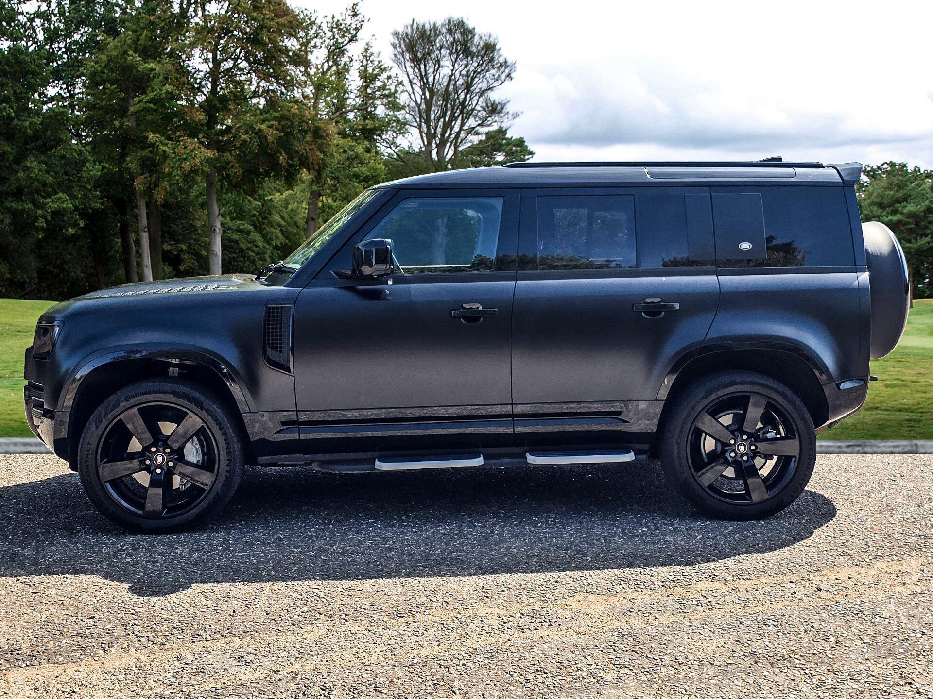Land Rover Defender 110 3.0 D300 MHEV X-Dynamic SE Auto 4WD Euro 6 (s/s) 5dr — photo 2