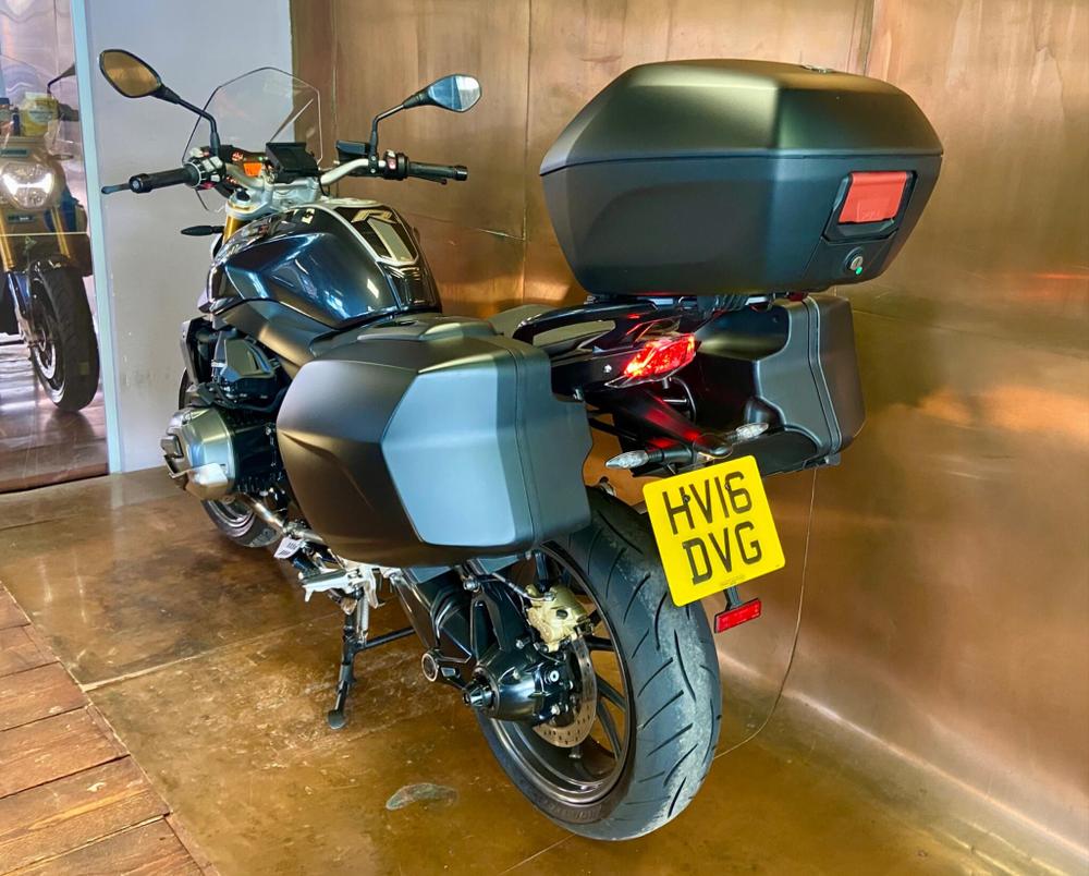 BMW R 1200 R Photo at-081b7792126e4d55bda985bfbb258334.jpg
