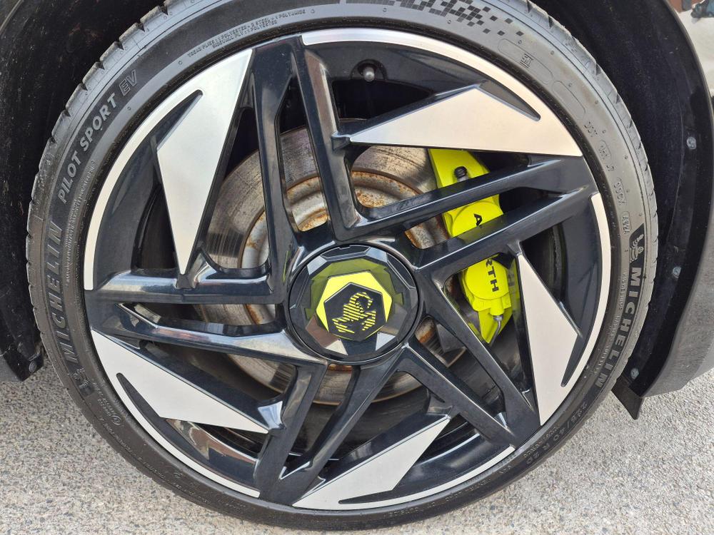 Abarth 600e Photo at-081d843d46854f68af683a839c5a2bea.jpg