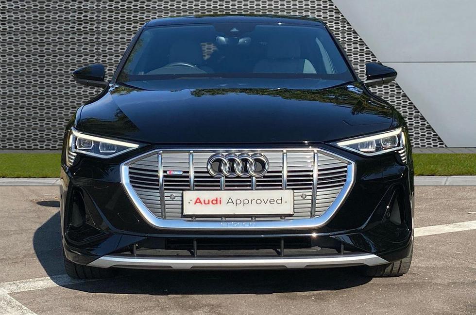 Audi e-tron Photo at-0832046960174ecc93613681049cd088.jpg