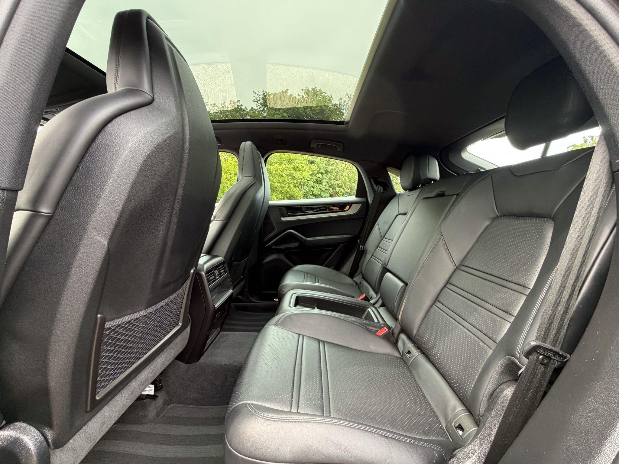 Porsche Cayenne 3.0 V6 E-Hybrid 25.9kWh TiptronicS 4WD Euro 6 (s/s) 5dr — photo 15
