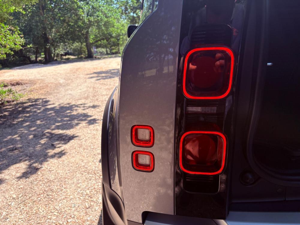 Land Rover Defender 110 Photo at-0872016f2dda460080355d229556c6c3.jpg