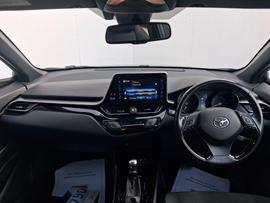 Toyota C-HR Photo 13
