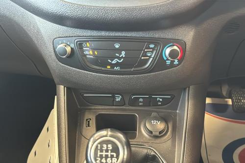 Ford TRANSIT COURIER Photo at-088184025dd04bc5a4ca371b876a7e73.jpg