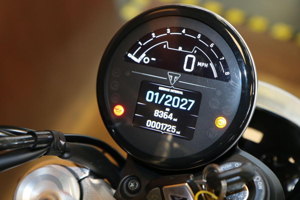 TRIUMPH Speed Twin 1200 Photo at-08c94c3a1a2c4057beee9547fcd8648e.jpg