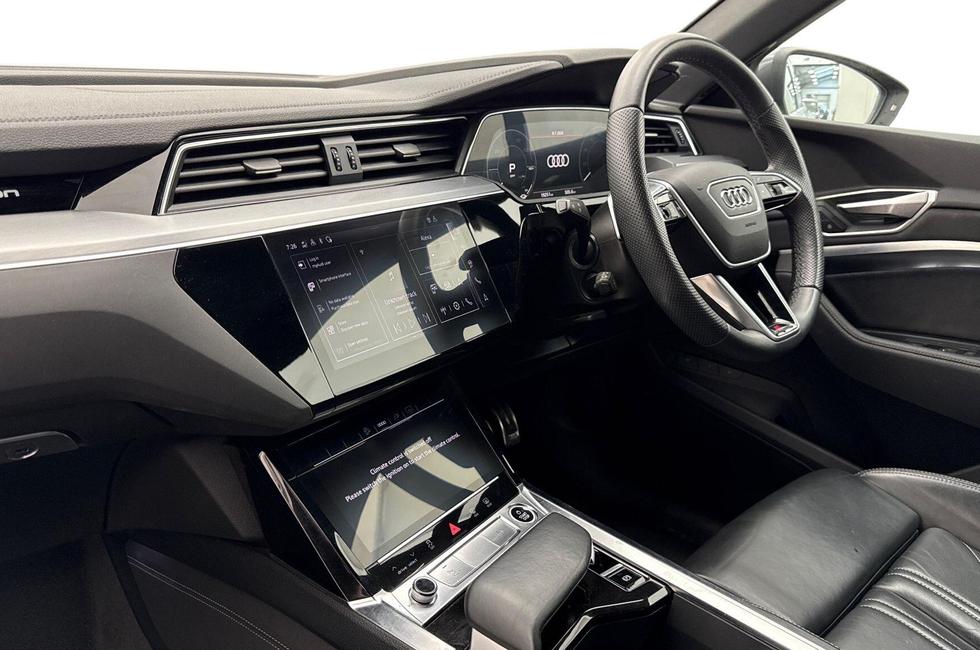 Audi Q8 Photo at-08ca0bd33d0646789c29e0de9d80cb7f.jpg