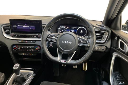 Kia XCeed Photo at-08e2986e4e58435cb49d29ff108cd914.jpg