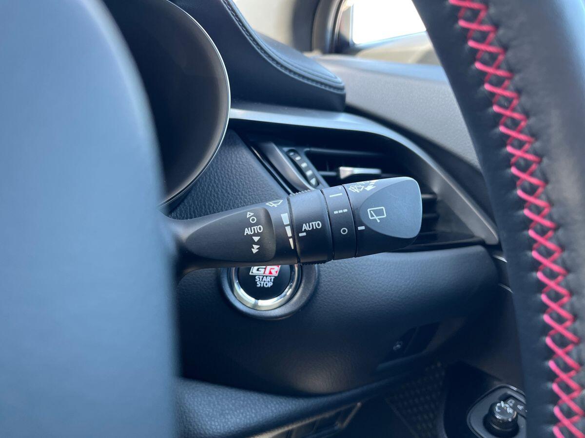 Toyota C-HR Photo 41