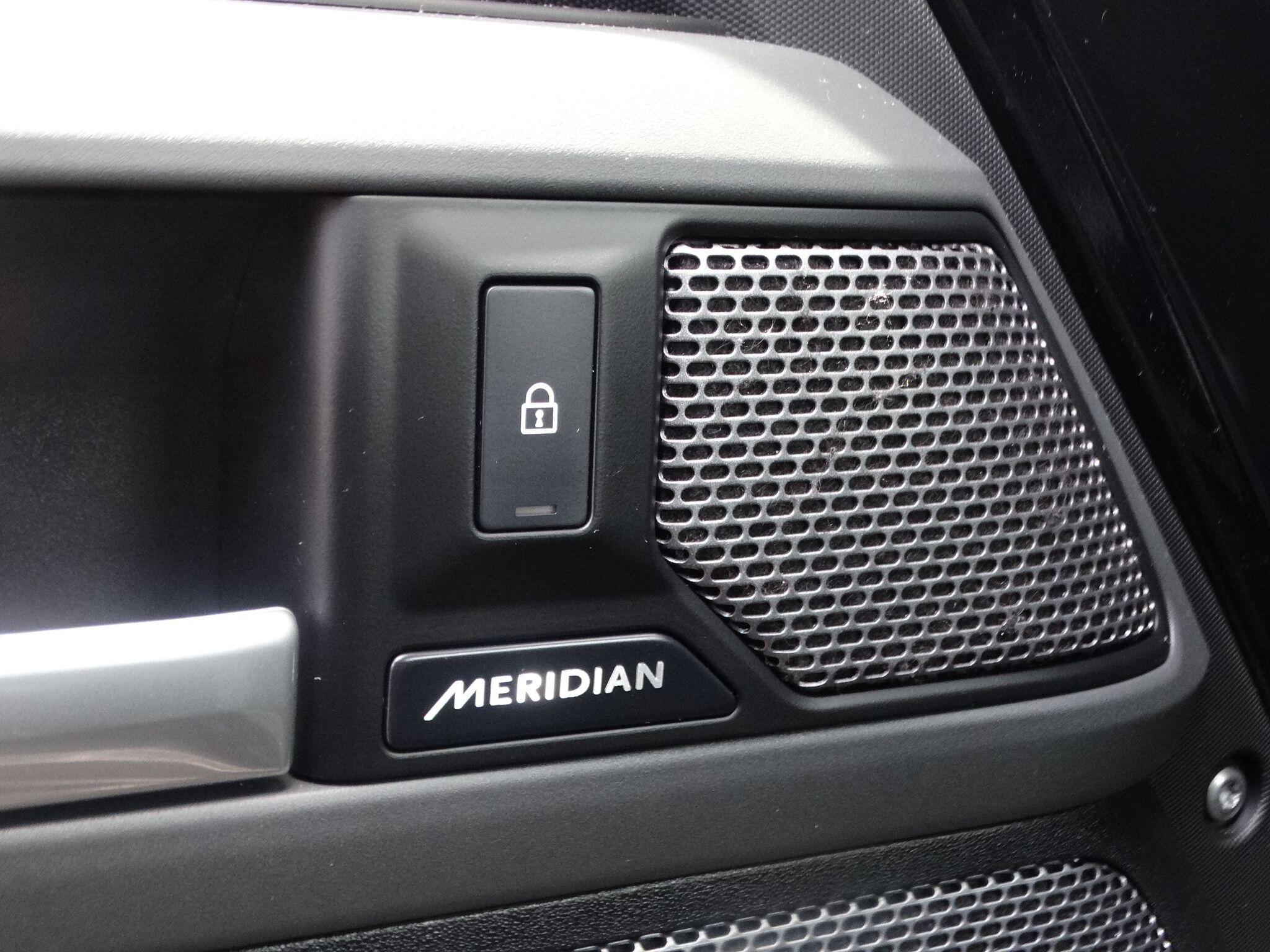 Land Rover Defender 110 3.0 D300 MHEV X-Dynamic SE Auto 4WD Euro 6 (s/s) 5dr — photo 39