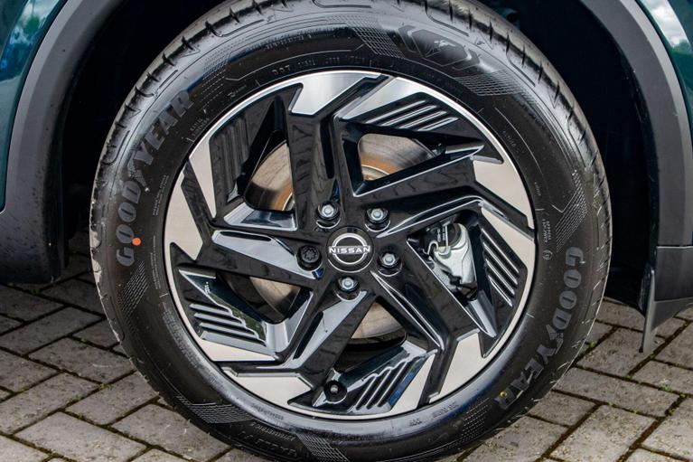 Used Nissan Qashqai WR26UET 17