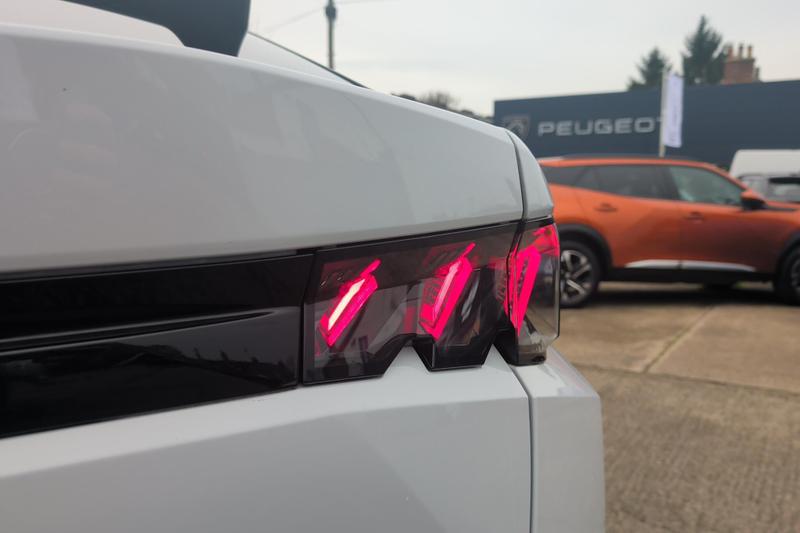 Used Peugeot E-3008 NV24VOB 13