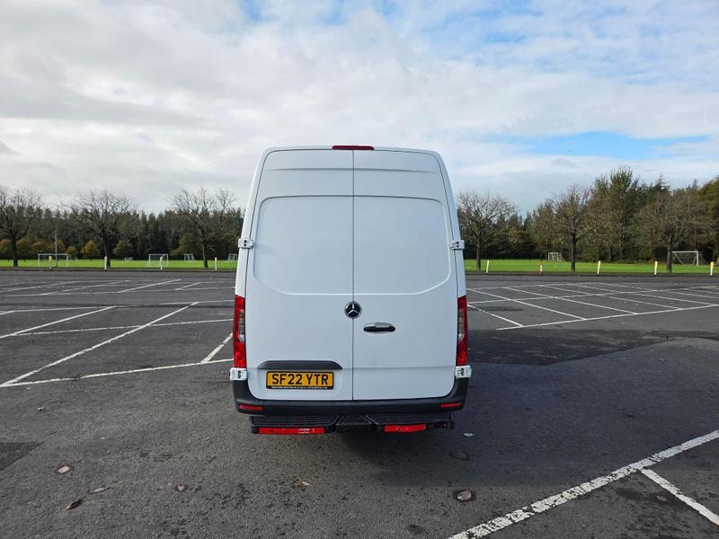 Mercedes-Benz Sprinter Photo at-0982ae06bb344877a660b357d5f9390d.jpg