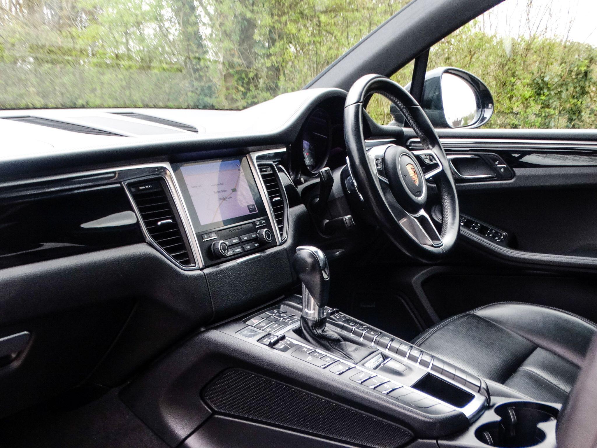 Porsche Macan 3.0 TD V6 S SUV 5dr Diesel PDK 4WD Euro 6 (s/s) (258 ps) — photo 12