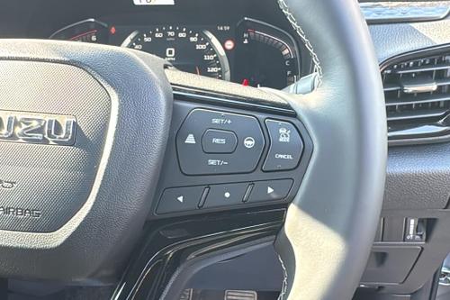 Isuzu D-MAX Photo at-09a16bdc46d2432999cad871cdc41824.jpg